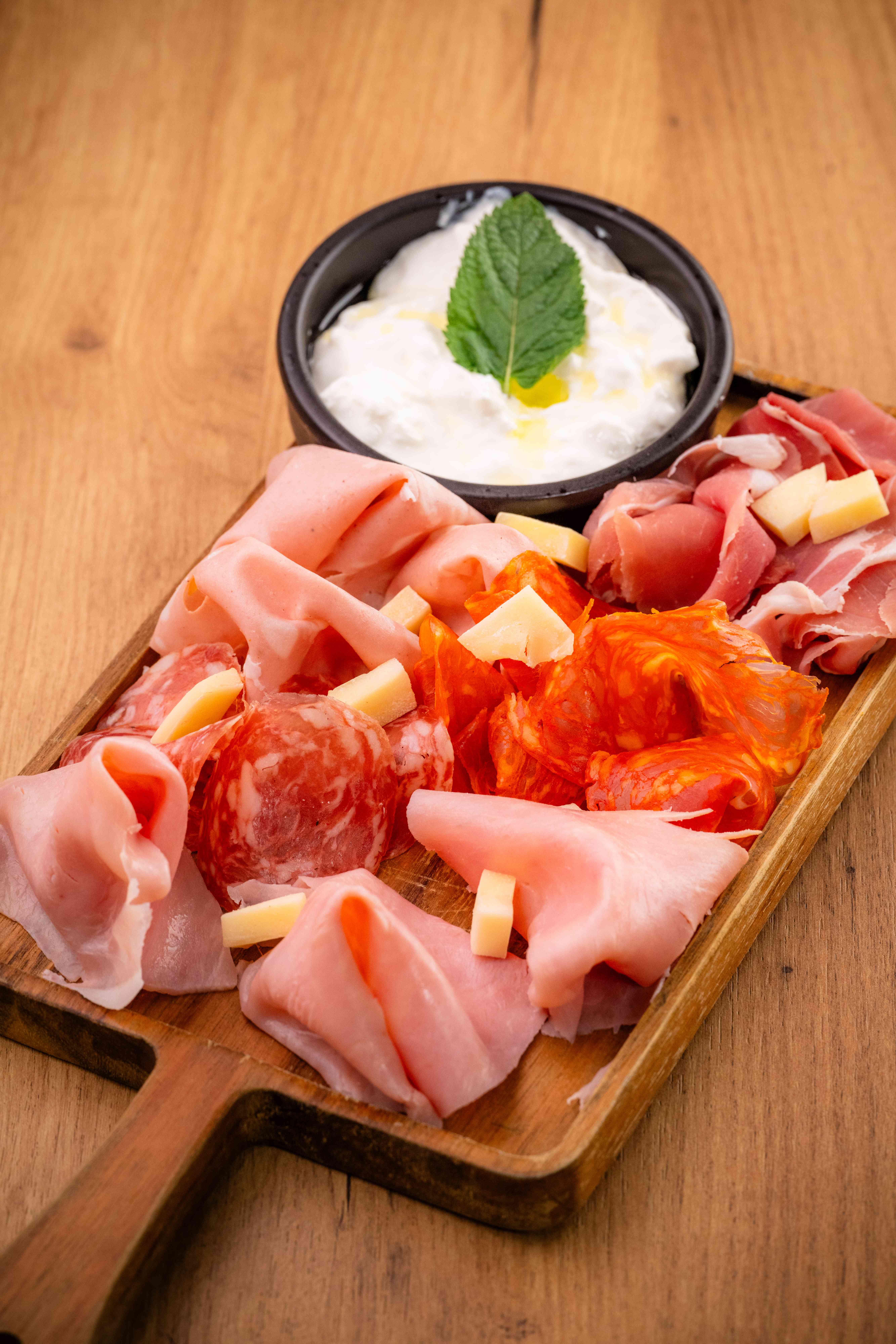 Charcuteries & stracciatella