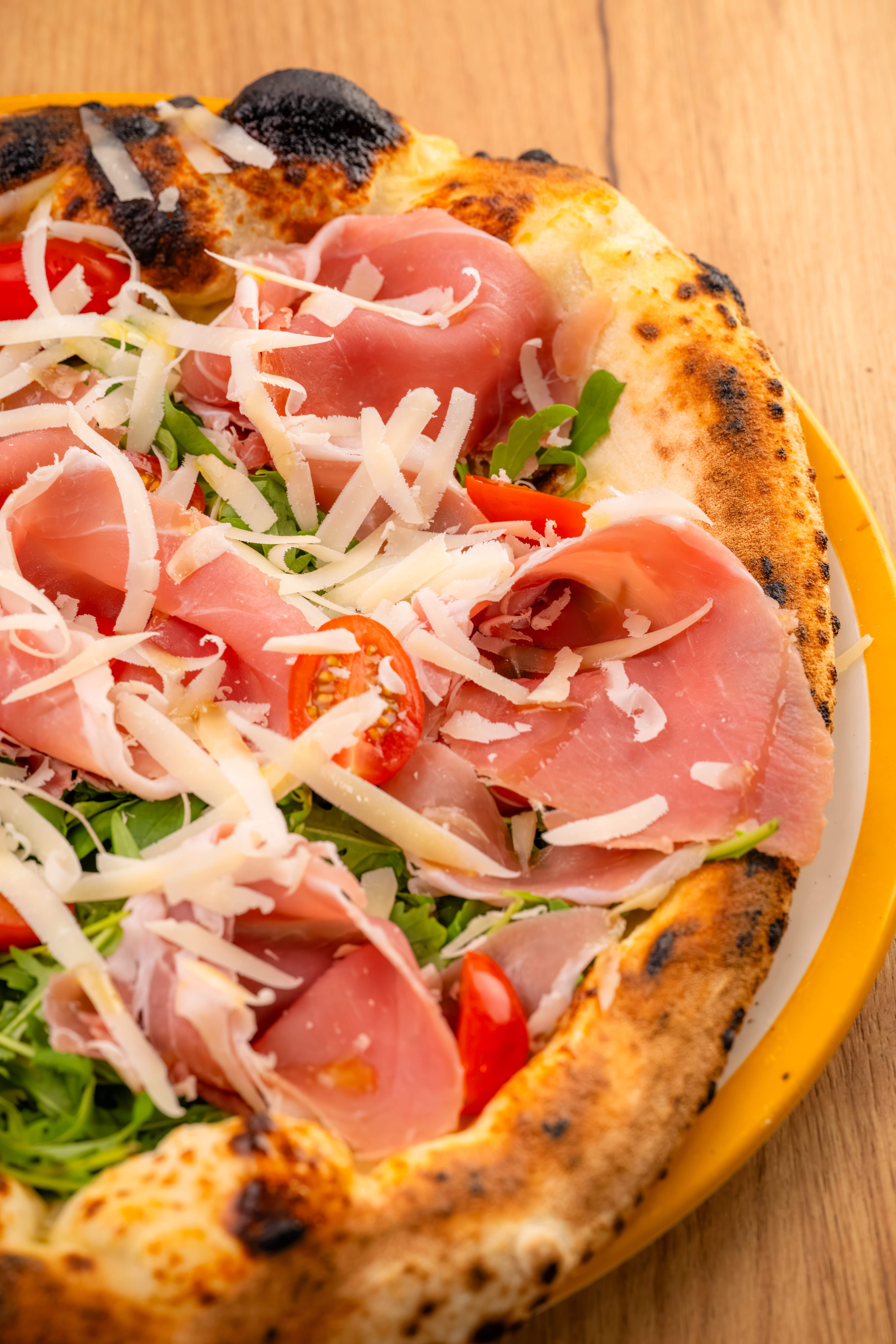 Pizza napolitaine au prosciutto